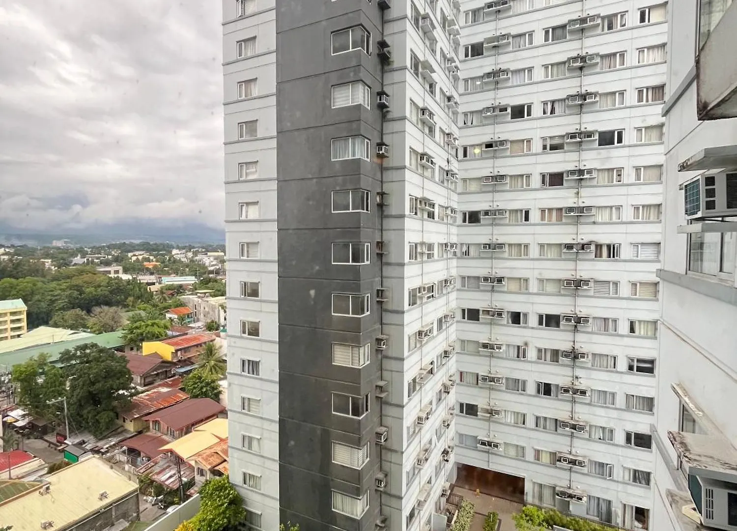 Davao Downtown Fully Furnished Condominium With Pool Apartment
