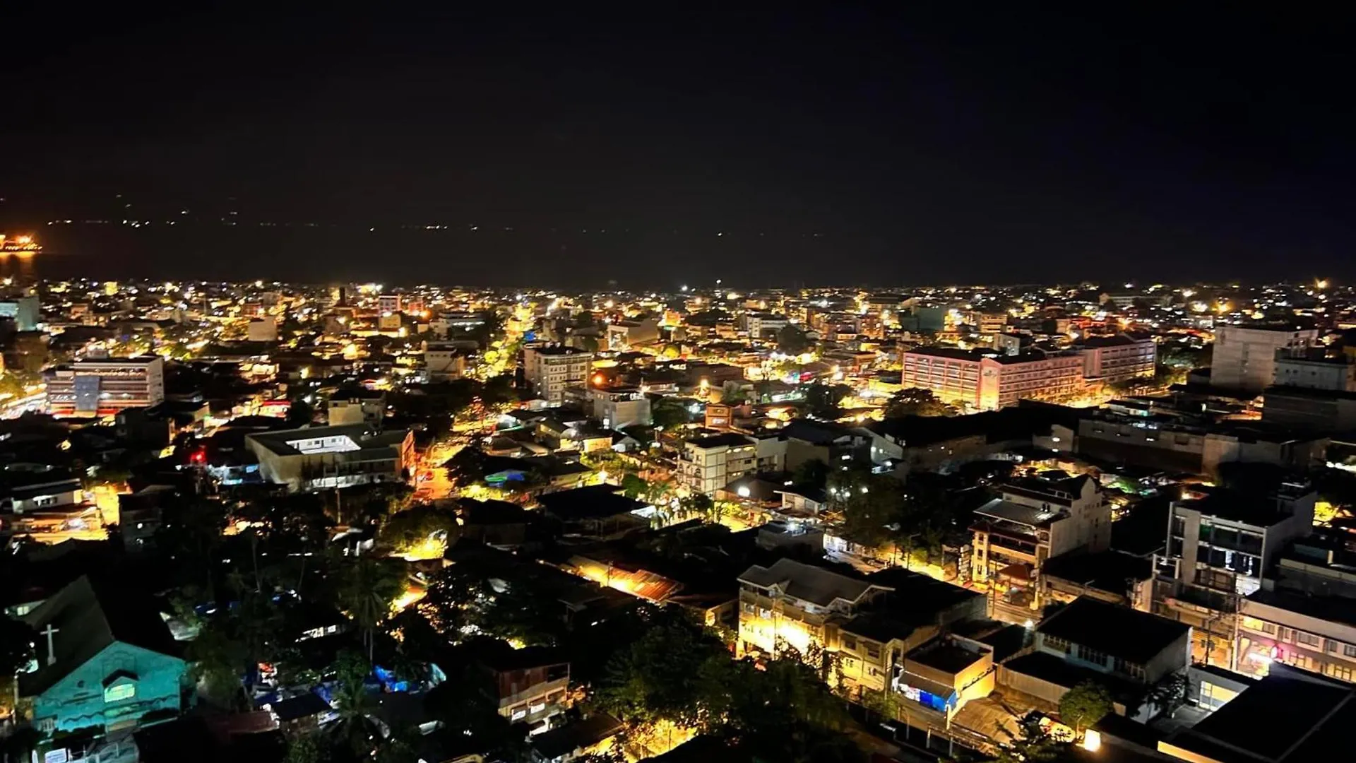 Davao Downtown Fully Furnished Condominium With Pool Philippines